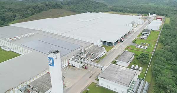 Fábrica de motores da GM em Joinville, cujo tamanho quadruplicou para receber a nova linha.