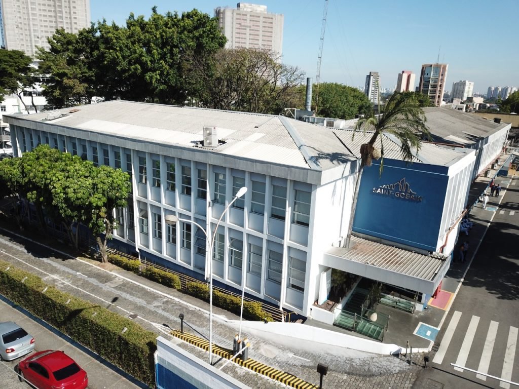 Fábrica da Norton Abrasivos em Guarulhos.