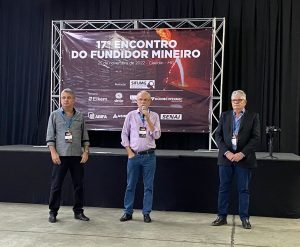 Da esquerda para a direita, Tomberto Mitre, presidente da ASIMEC; Afonso Gonzaga, presidente do SIFUMG; Cacídio Girardi, presidente da ABIFA.